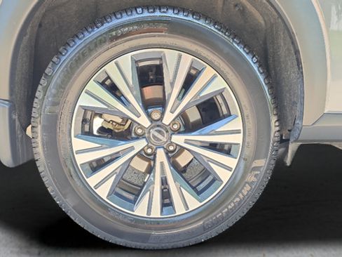 Used 2023 Nissan Rogue SV FWD image 41