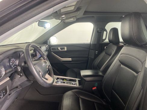 Used 2023 Ford Explorer XLT w/ Equipment Group 202A image 13
