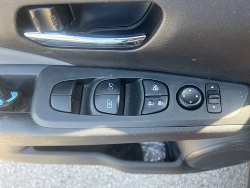 Used 2024 Nissan Kicks SR w/ SR Premium Package FWD image 11