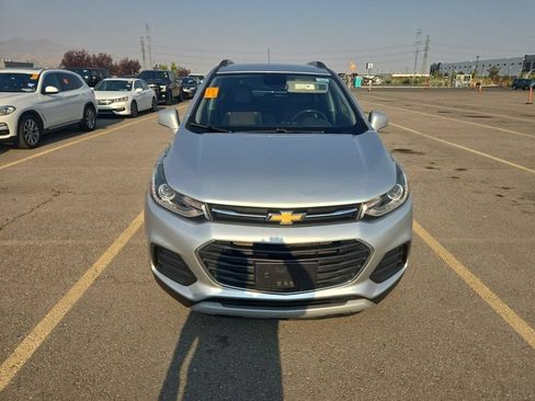 Used 2019 Chevrolet Trax LT w/ LT Convenience Package AWD/4WD image 2