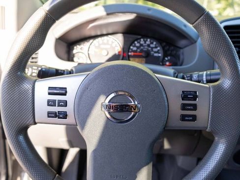 Used 2021 Nissan Frontier SV w/ Midnight Edition Floor Mats image 33