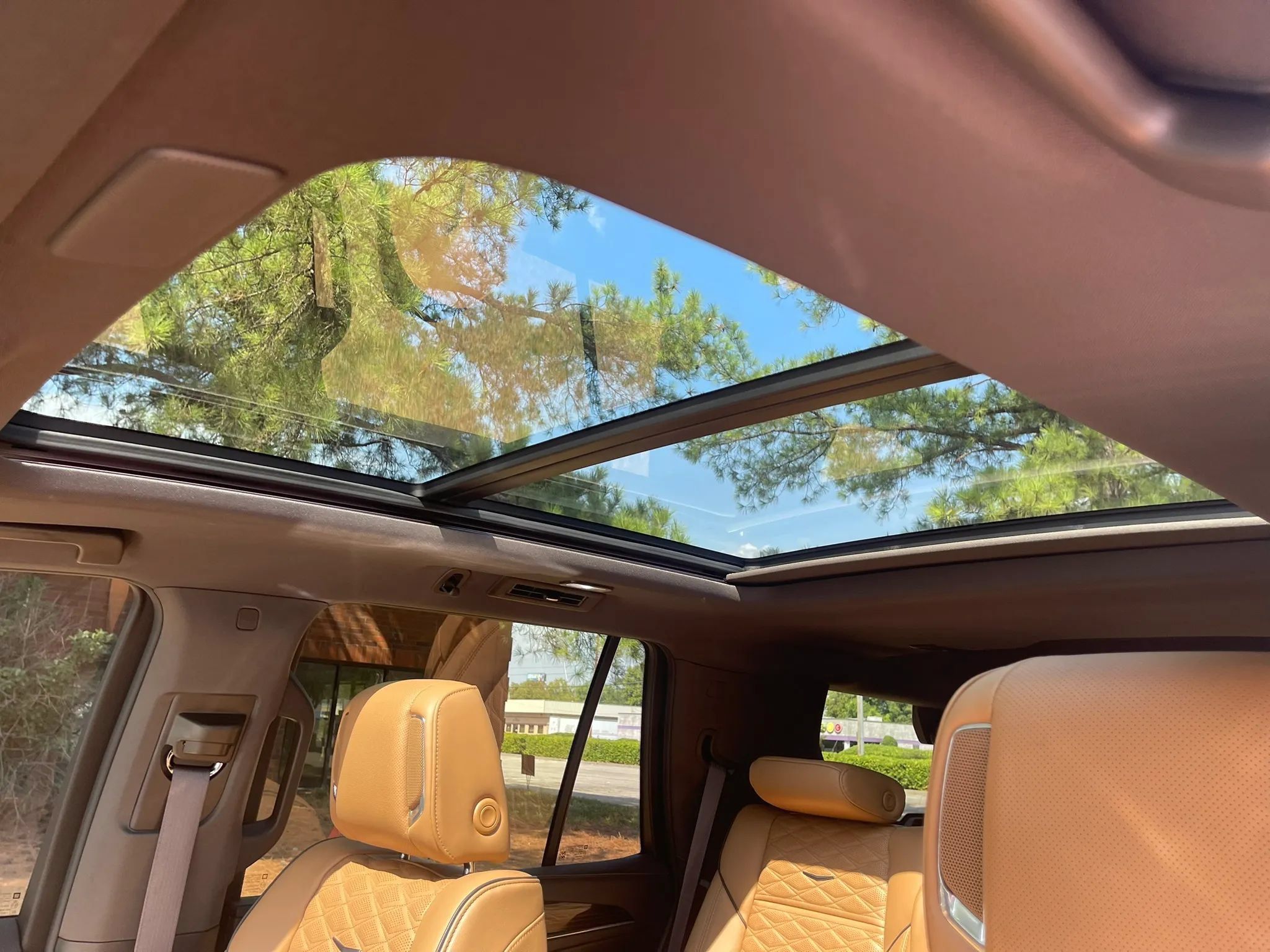 Used 2023 Cadillac Escalade Premium Luxury AWD/4WD image 20