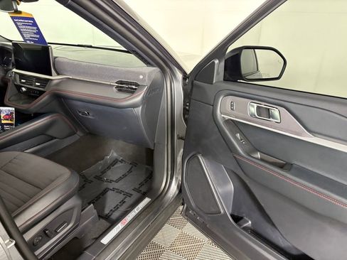 Certified 2025 Ford Explorer ST-Line w/ Premium Package image 39