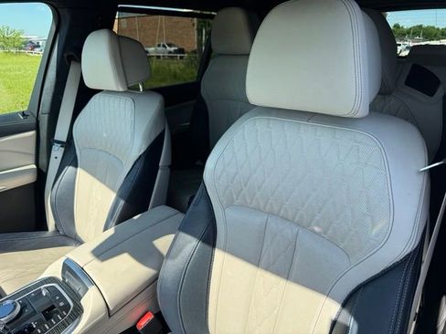 Used 2021 BMW X7 M50i w/ Dynamic Handling Package AWD/4WD image 11