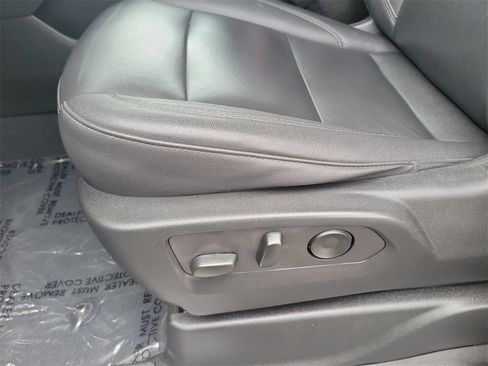 Used 2023 Chevrolet Suburban LT image 23