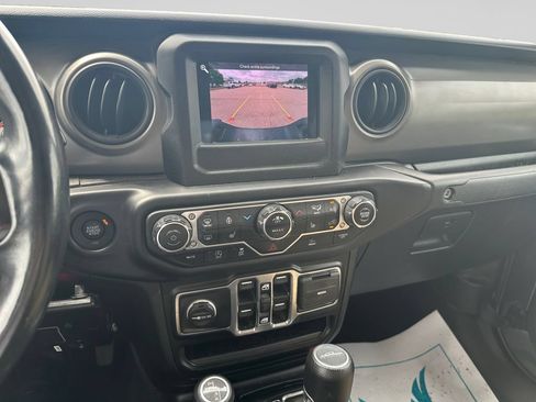 Used 2022 Jeep Gladiator Sport AWD/4WD image 10