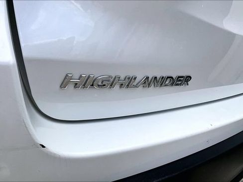 Used 2018 Toyota Highlander LE FWD image 25