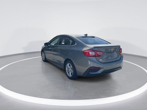 Used 2017 Chevrolet Cruze LT w/ Convenience Package image 7