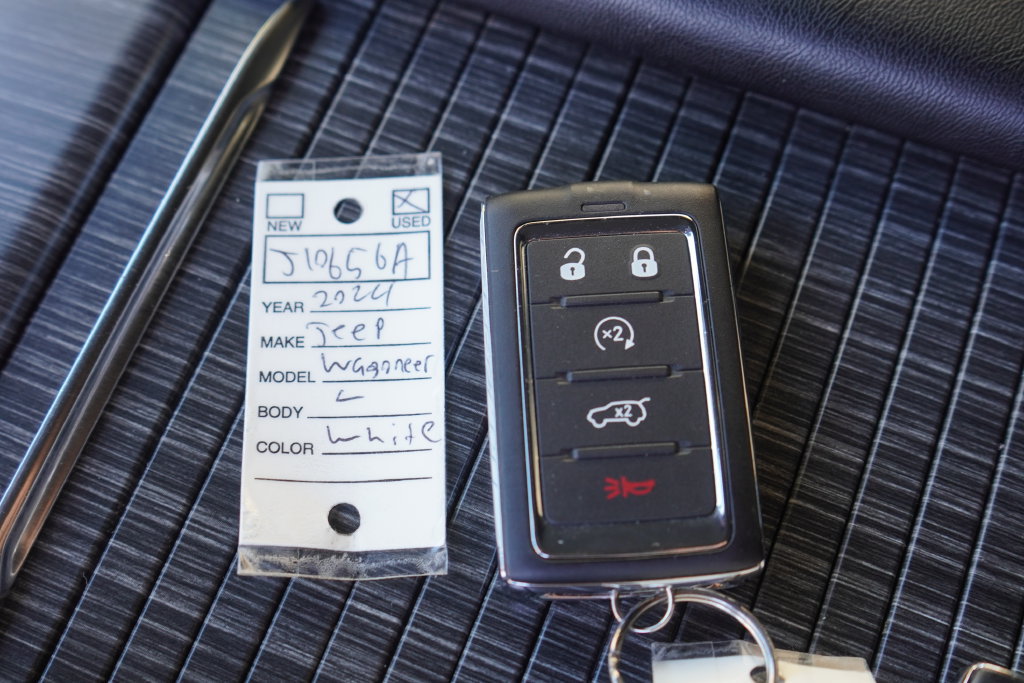 Used 2024 Jeep Wagoneer L Series II w/ Premium Group I AWD/4WD image 38