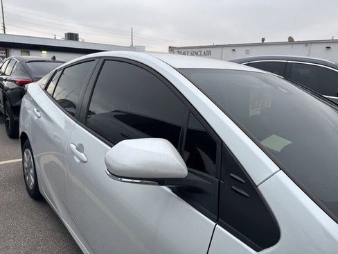 Used 2022 Toyota Prius LE image 7