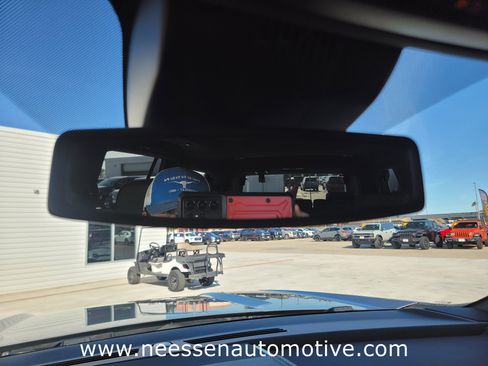 Used 2025 GMC Yukon Denali w/ Sun & Power Step Package image 28