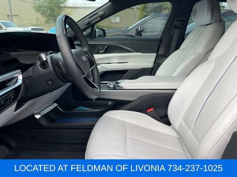 Used 2024 Cadillac Lyriq Luxury AWD/4WD image 6