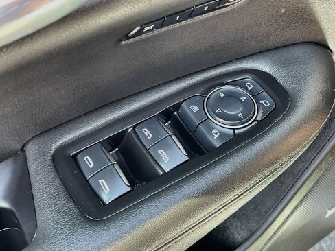 Used 2025 Cadillac XT6 Luxury w/ LPO, Floor Liner Package AWD/4WD image 18