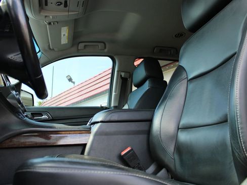 Used 2019 Chevrolet Suburban LT image 21