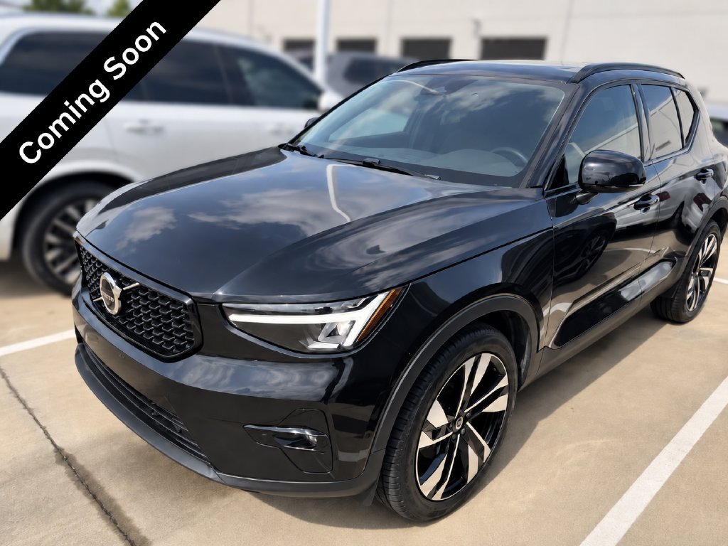 Certified 2024 Volvo XC40 B5 Plus w/ Climate Package AWD/4WD image 1