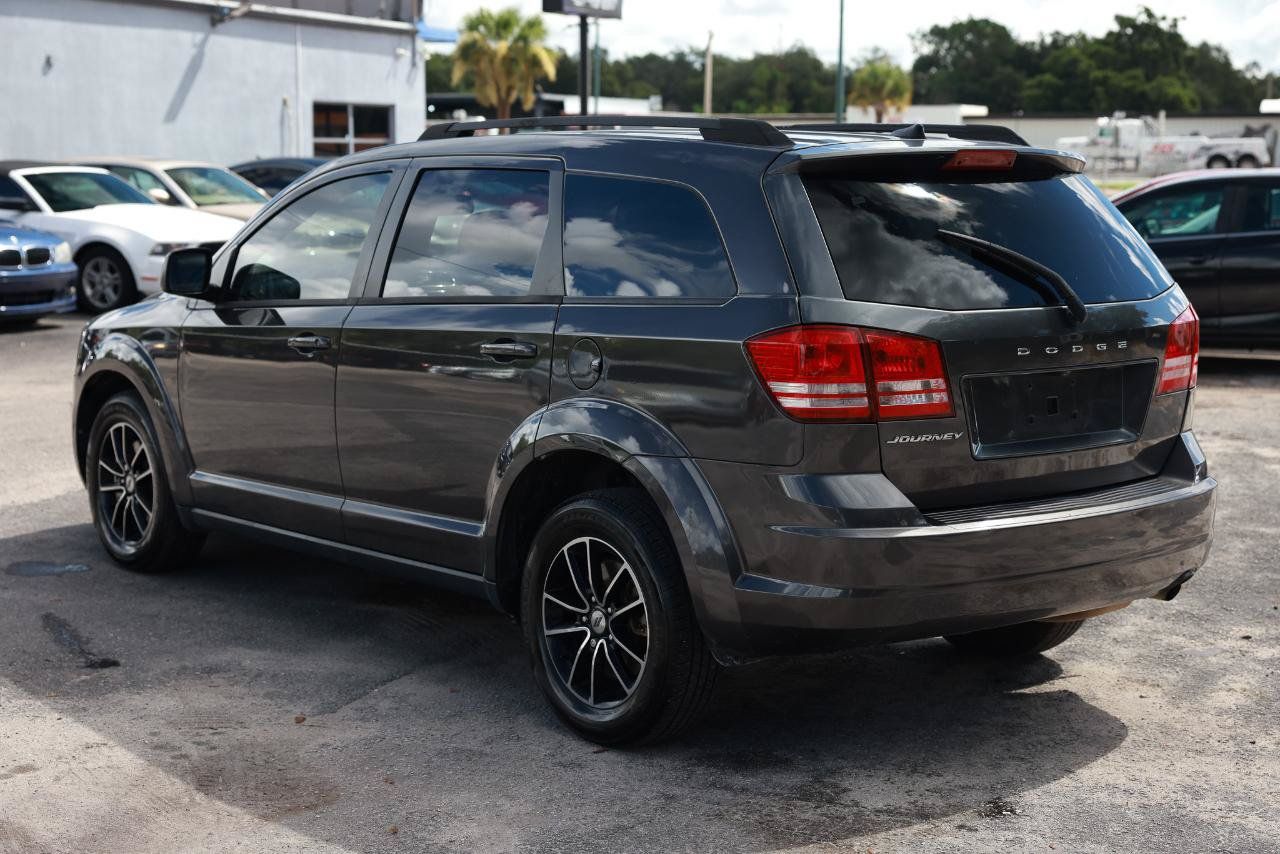 Used 2018 Dodge Journey SE w/ Connectivity Group FWD image 5