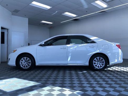 Used 2014 Toyota Camry LE image 12