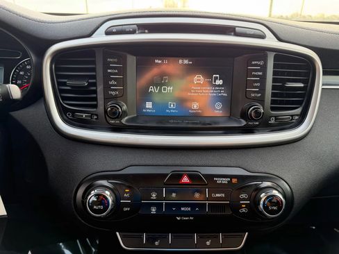 Used 2018 Kia Sorento LX image 17