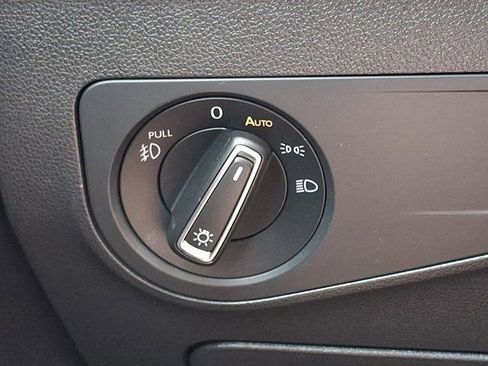 Certified 2020 Volkswagen Tiguan SEL w/ 3rd Row Seat Package image 32