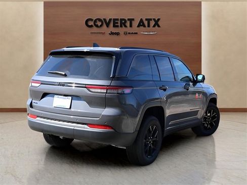 New 2026 Jeep Grand Cherokee Altitude image 5