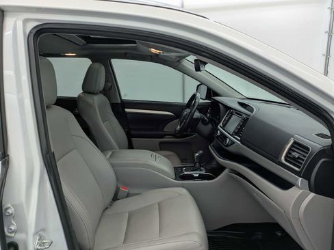 Used 2018 Toyota Highlander XLE image 22