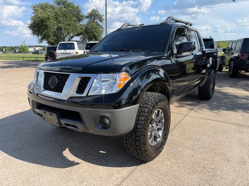 Used 2015 Nissan Frontier PRO-4X AWD/4WD image 3