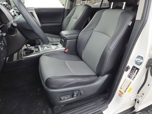 Used 2015 Toyota 4Runner SR5 image 6