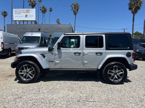Used 2024 Jeep Wrangler Unlimited w/ Convenience Group AWD/4WD image 11