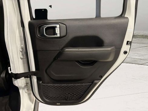 Used 2022 Jeep Gladiator Overland image 23