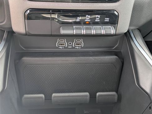Used 2025 RAM 1500 Big Horn AWD/4WD image 24