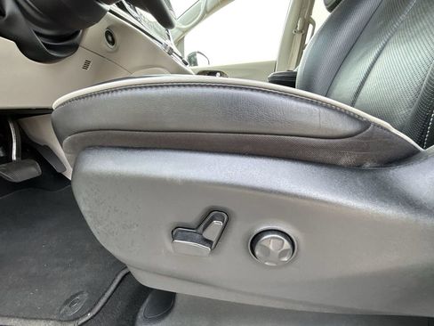 Used 2024 Chrysler Pacifica Limited FWD image 14