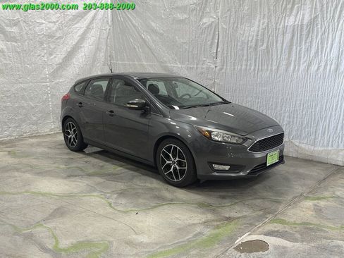 Used 2017 Ford Focus SEL w/ Cold Weather Package FWD image 2