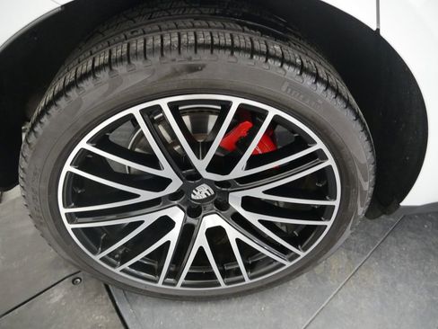 Certified 2023 Porsche Macan S image 15