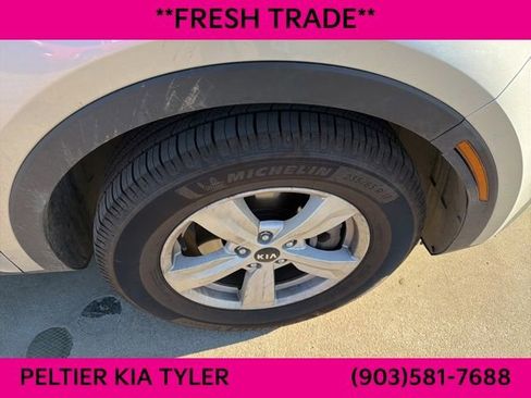 Used 2021 Kia Sorento LX image 14