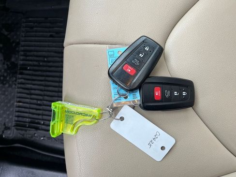 Used 2022 Toyota Highlander XLE image 33