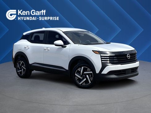 Used 2025 Nissan Kicks SV FWD image 1