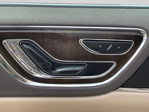 Used 2017 Lincoln Continental Premiere AWD/4WD image 22