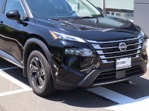 Certified 2024 Nissan Rogue SV w/ SV Premium Package AWD/4WD image 3