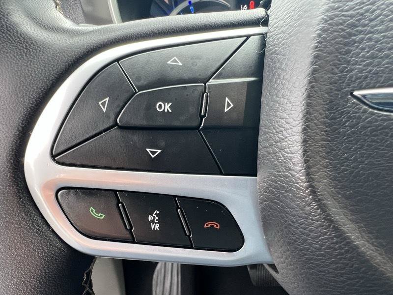 Used 2024 Chrysler Pacifica Limited FWD image 24