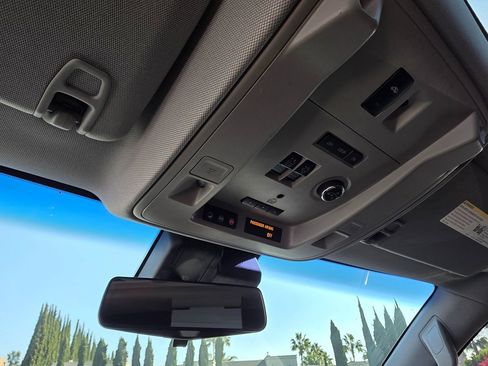 Used 2017 Cadillac Escalade Luxury image 40