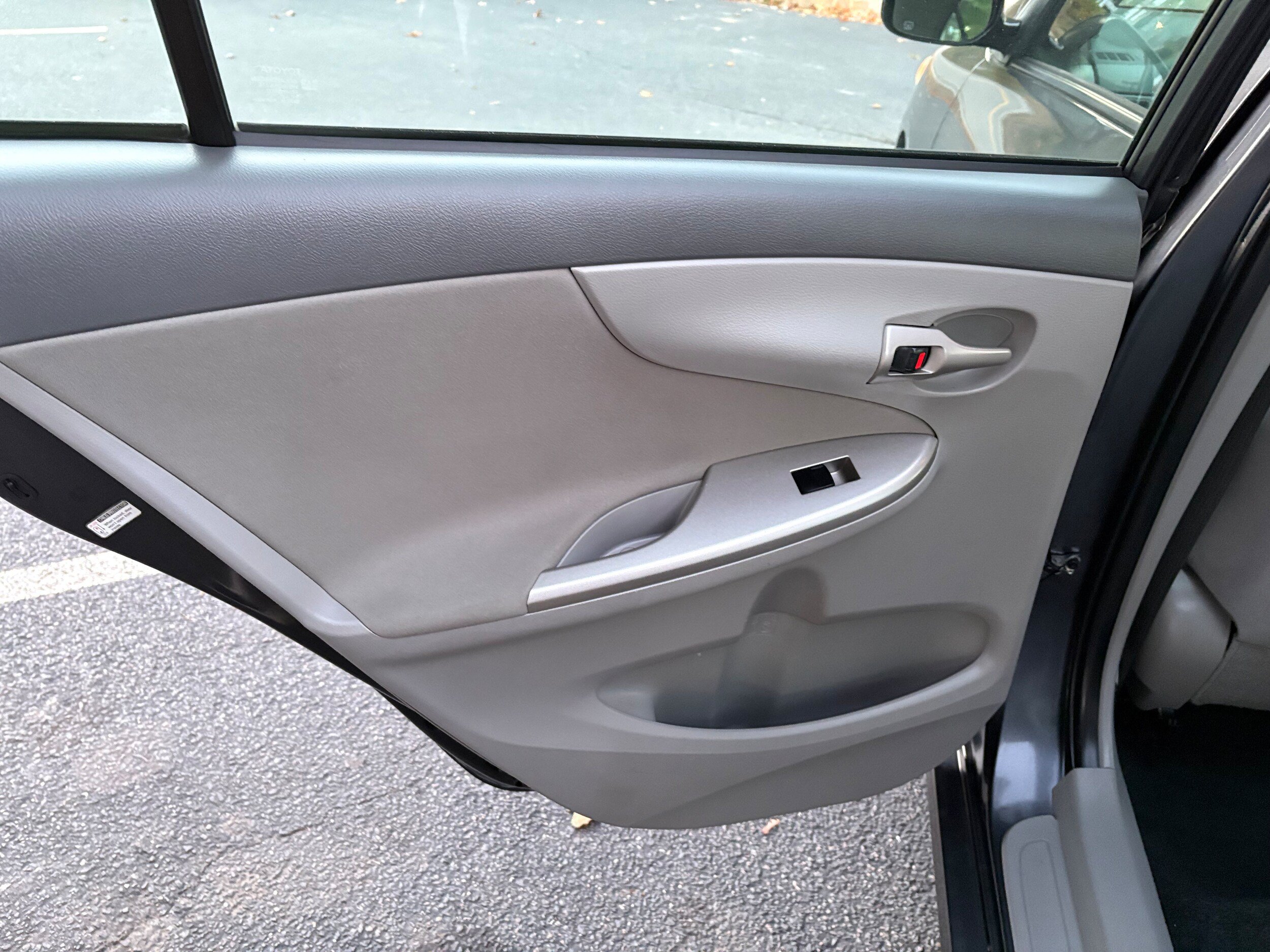 Used 2010 Toyota Corolla LE w/ All Weather Guard Pkg FWD image 14