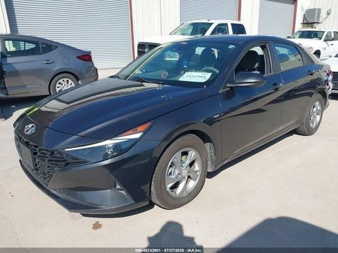 Used 2021 Hyundai Elantra SE FWD image 2