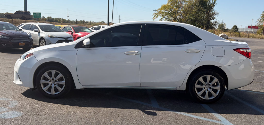 Used 2015 Toyota Corolla LE FWD image 17