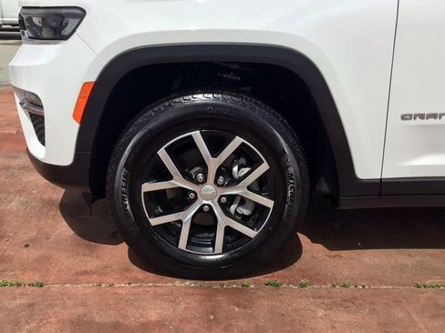 Used 2024 Jeep Grand Cherokee Limited image 21