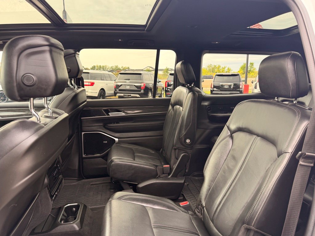 Used 2022 Jeep Wagoneer Series III w/ Premium Group I AWD/4WD image 25