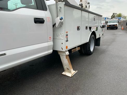 Used 2017 Ford F550 4x4 Regular Cab Super Duty image 38