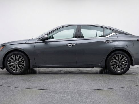 Used 2025 Nissan Altima 2.5 SV FWD image 5