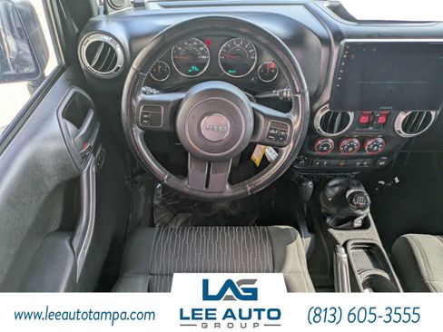 Used 2012 Jeep Wrangler Unlimited Sahara AWD/4WD image 15