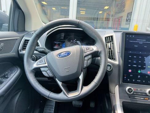 Used 2024 Ford Edge SEL w/ Convenience Package AWD/4WD image 16