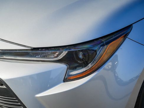 Used 2023 Toyota Corolla LE FWD image 2